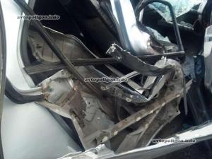 ДТП в Киеве: на Братиславской Mitsubishi разорвало об грузовик 