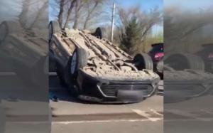 В Астане Toyota опрокинулась после столкновения с Hyundai