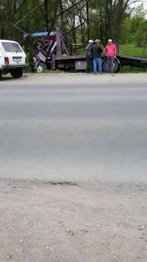 Водитель эвакуатора чудом остался жив в ДТП в Алматинской области 