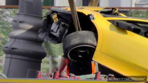 Лихач на Lamborgini протаранил столб на Садовом кольце в Москве 