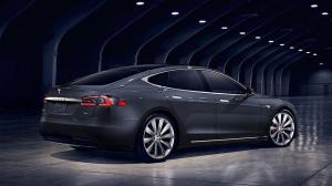 Tesla добавит Model S промежуточную версию