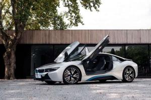 Серия автомобилей BMW i8 теперь выпускается в двойном количестве