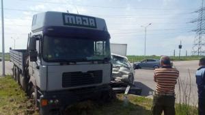 Грузовик MAN протаранил Hyundai в Алматы 