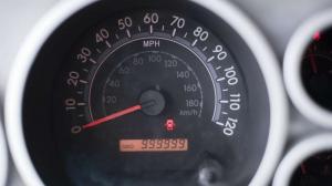 Американцу подарили новый пикап за миллионный пробег на Toyota Tundra 