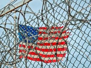 В Петербурге женщина закрылась в машине у консульства США из-за визы