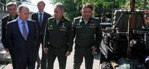 Владимир Путин не смог открыть дверь при осмотре УАЗ Patriot