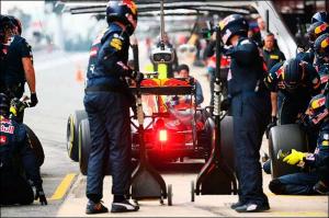 В McLaren просят FIA о разъяснениях