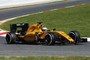 Несколько проблем с резиной и машинами у Renault...