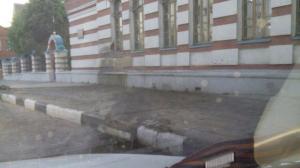 В Твери внедорожник Porsche протаранил мечеть 