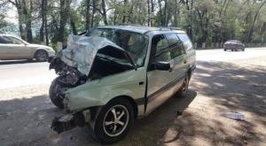В Алматы произошло лобовое столкновение двух авто 
