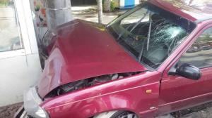 Автомобиль врезался в цветочный павильон в Алматы 