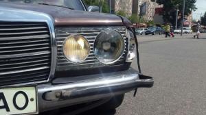 Автомобиль врезался в цветочный павильон в Алматы 