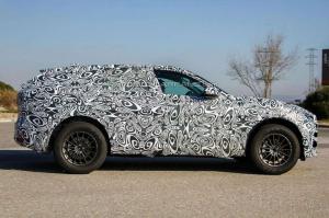 Шпионские снимки Jaguar F-Pace 2016 года 