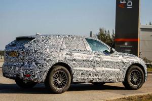 Шпионские снимки Jaguar F-Pace 2016 года 