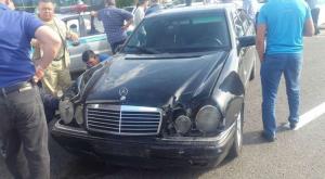 Инсульт у водителя Mercedes привел к массовому ДТП в Алматы 