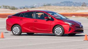 Американцы назвали Toyota Prius самой экономичной моделью