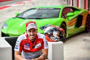 Андреа Довициозо и Кейси Стоунер протестировали Lamborghini 