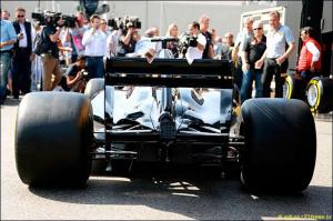 В Pirelli представили шины для 2017 года 
