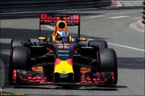 В Red Bull Racing продлили контракт с Renault до 2018-го