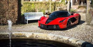 В Калифорнии был сфотографирован необычный черный LaFerrari