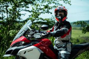 Кейси Стоунер протестировал Ducati Multistrada 1200 Enduro 