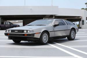 DeLorean DMC-12 из фильма Назад в Будущее 