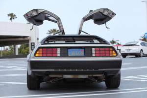 DeLorean DMC-12 из фильма Назад в Будущее 