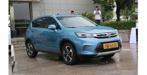 В сети появились "живые" фотографии нового кроссовера Dongfeng AX5 