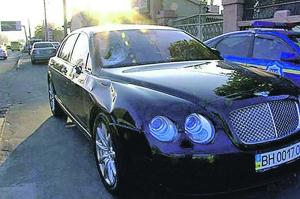 В Одессе Bentley на встречной полосе сбил пешехода