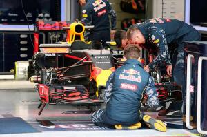 В Red Bull Racing опробуют короткий носовой обтекатель
