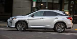 Продажи кроссоверов Lexus RX в РФ в мае выросли на 182% 