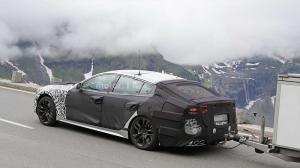 Большой седан Kia Stinger впервые заметили на тестах