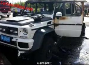 ДТП на миллион: в аварии сгорел дотла шестиколесный Mercedes-Benz G63 AMG 6x6 Mansory