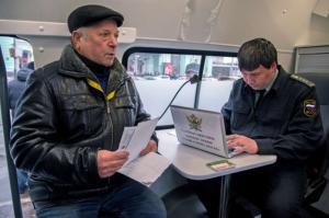 С начала года в Москве более 700 должников лишились водительских прав
