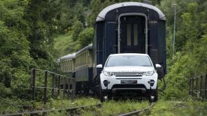 Land Rover Discovery Sport протащил по рельсам 100-тонный поезд 