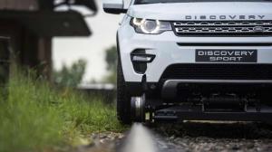 Land Rover Discovery Sport протащил по рельсам 100-тонный поезд 