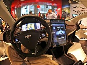 Tesla выпустит электровнедорожник в 2015 году