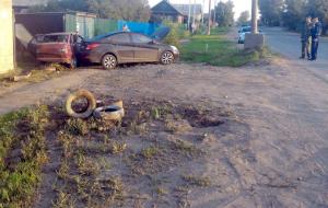 Пьяный 17-летний лихач врезался в забор в Кирове, четверо пострадали