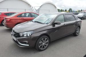 В Сети появились новые фото удлиненной Lada Vesta