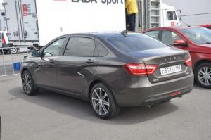 В Сети появились новые фото удлиненной Lada Vesta 