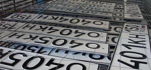 Водителей заставят изготавливать автомобильные номера за свой счет
