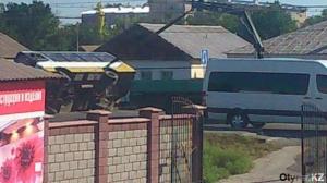 Пассажирский автобус перевернулся в ДТП в Шымкенте