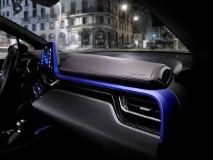 Toyota показала интерьер нового кроссовера C-HR