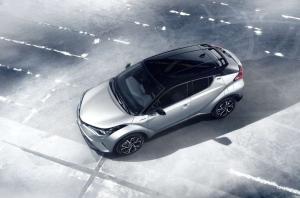 Toyota показала интерьер нового кроссовера C-HR