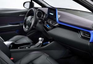 Toyota показала интерьер нового кроссовера C-HR