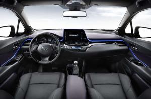 Toyota показала интерьер нового кроссовера C-HR