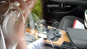 В Сети появились фотографии интерьера кроссовера Alfa Romeo Stelvio