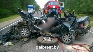 В Пинском районе лоб в лоб столкнулись Audi и автобус: два человека погибли, пять — пострадали