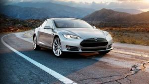 Автомобиль Tesla впервые попал в смертельную аварию на автопилоте