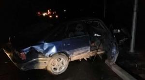 Автомобиль врезался в столб в Алматы: полиция ищет пострадавших 